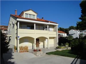 Appartement Modern near beach Brodarica, Kwadratuur 40,00 m2, Lucht afstand tot de zee 50 m