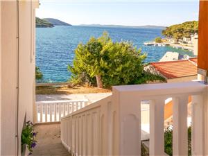Apartment Sammy Savar (island of Dugi otok), Size 130.00 m2, Airline distance to the sea 20 m, Airline distance to town centre 300 m