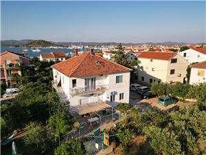 Apartment Alenka North Dalmatian islands, Size 54.00 m2, Airline distance to the sea 50 m, Airline distance to town centre 400 m