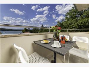 Beachfront accommodation Kvarners islands,Book  2 From 95 €