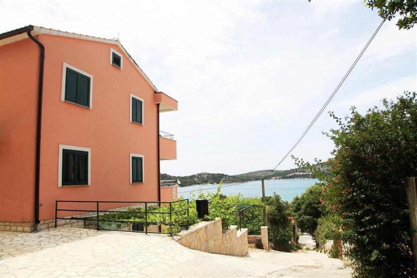 Apartments Hari 89361 Tisno island Murter