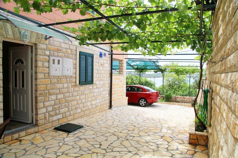 Apartments Hari 89361 Tisno island Murter