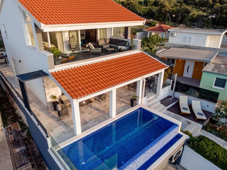 Villa Miracle