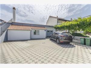 Hiša Sanja Vodice, Kvadratura 40,00 m2, Oddaljenost od centra 700 m