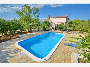 Hébergement avec piscine Riviera de Zadar,Réservez  dvori De 366 €