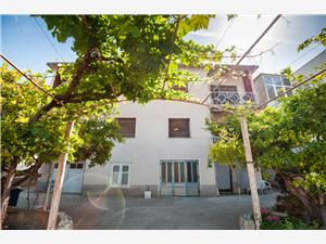 Appartement Split en Trogir Riviera,Reserveren  Tina Vanaf 10 €