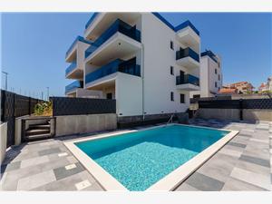 Апартамент Linda Okrug Gornji (Ciovo), квадратура 60,00 m2, размещение с бассейном, Воздуха удалённость от моря 150 m