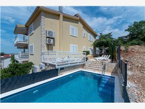 Apartmani Kapetan Trogir, Kvadratura 57,00 m2, Smještaj s bazenom, Zračna udaljenost od centra mjesta 900 m