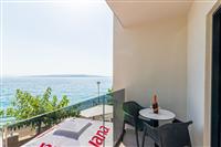 Room S1, for 3 persons