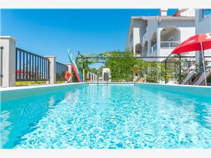 Appartements MINI LAGUNA Tivat, Superficie 70,00 m2, Hébergement avec piscine, Distance (vol d'oiseau) jusque la mer 5 m