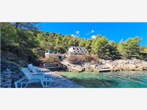 Remote cottage Middle Dalmatian islands,Book  beach From 85 €