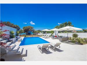 Villa Andrea Punat - island Krk, Size 255.00 m2, Airline distance to the sea 50 m