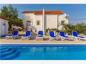 Alloggi con piscina Riviera di Spalato e Trogir (Traù),Prenoti  Roko Da 171 €
