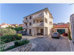 Ferienwohnung Vito Postira - Insel Brac, Größe 120,00 m2, Luftlinie bis zum Meer 50 m, Entfernung vom Ortszentrum (Luftlinie) 100 m