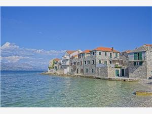 Apartma Srednjedalmatinski otoki,Rezerviraj  Lucija Od 114 €