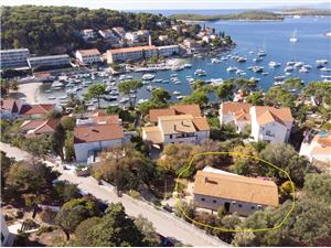 House Green oases in center Hvar - island Hvar, Stone house, Size 100.00 m2, Airline distance to the sea 200 m