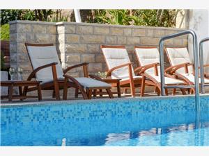 Alloggi con piscina Riviera di Spalato e Trogir (Traù),Prenoti  Inge Da 128 €