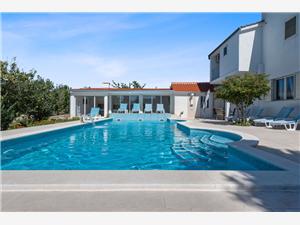 Alloggi con piscina Riviera di Spalato e Trogir (Traù),Prenoti  Almas Da 571 €