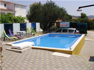 Accommodatie met zwembad Split en Trogir Riviera,Reserveren  Fidelis Vanaf 91 €
