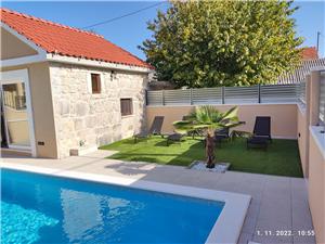 Hébergement avec piscine Split et la riviera de Trogir,Réservez  house De 205 €