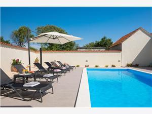 Accommodation with pool Sibenik Riviera,Book  Giardino From 220 €