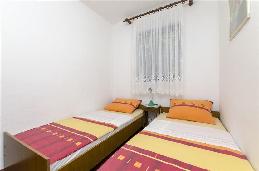 Apartment A1, for 5 persons