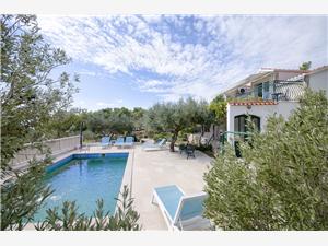 Accommodation with pool Middle Dalmatian islands,Book  Ratac From 357 €