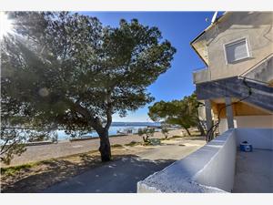 Beachfront accommodation Zadar riviera,Book  B From 142 €