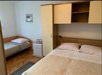 Room S1, for 3 persons