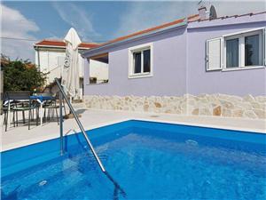 Alloggi con piscina Riviera di Spalato e Trogir (Traù),Prenoti  NANCY Da 273 €