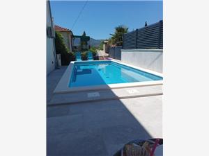 Apartment Middle Dalmatian islands,Book  Pleasures From 171 €