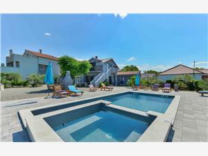 размещение с бассейном Ривьера Задар,Резервирай  Pool От 150 €