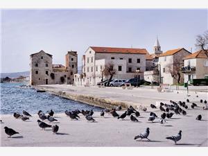 Stenen huize Split en Trogir Riviera,Reserveren  Nevenka Vanaf 17 €
