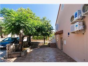 Apartmani Igor Jakišnica, Kvadratura 33,00 m2, Zračna udaljenost od mora 80 m, Zračna udaljenost od centra mjesta 100 m