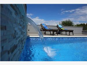 House Meri Mirca - island Brac, Size 50.00 m2, Accommodation with pool