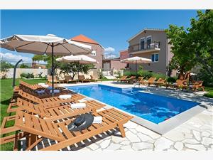 Accommodatie met zwembad Split en Trogir Riviera,Reserveren  Fun&Relax Vanaf 664 €