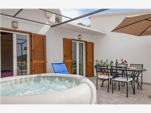 Apartment Split and Trogir riviera,Book  Peace From 185 €