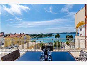Ferienwohnung Rizza Riviera von Split und Trogir, Größe 60,00 m2, Luftlinie bis zum Meer 30 m, Entfernung vom Ortszentrum (Luftlinie) 800 m