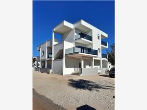 Appartements Ivica , Superficie 55,00 m2, La distance de l'entree au Parc national 30 m, Distance (vol d'oiseau) jusqu'au centre ville 800 m