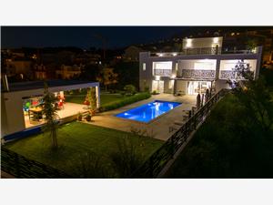 Villa Srdella Podstrana, Superficie 250,00 m2, Hébergement avec piscine, Distance (vol d'oiseau) jusqu'au centre ville 800 m