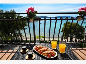Beachfront accommodation Split and Trogir riviera,Book  Sunset From 257 €