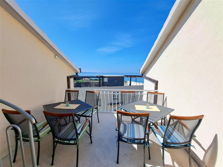Apartment A2, for 6 persons