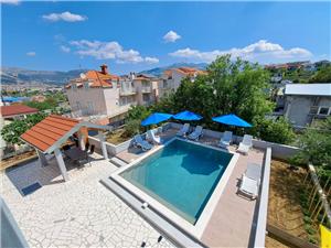 Namestitev z bazenom Split in Riviera Trogir,Rezerviraj  Mile Od 371 €