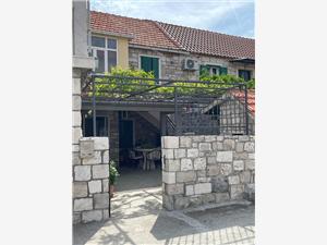 Apartmani Ivica Postira - otok Brač, Kvadratura 48,00 m2, Zračna udaljenost od mora 20 m, Zračna udaljenost od centra mjesta 150 m