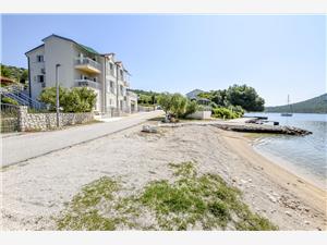 Appartements Silvana Riviera de Šibenik, Superficie 56,00 m2, Distance (vol d'oiseau) jusque la mer 10 m