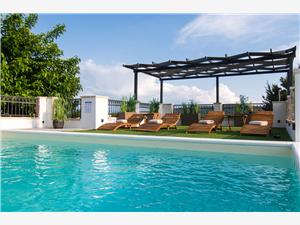 Alloggi con piscina Riviera di Šibenik (Sebenico),Prenoti  Whitestone Da 343 €