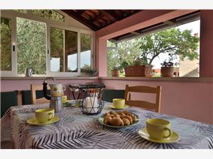 Holiday homes Green Istria,Book  MARLU From 114 €