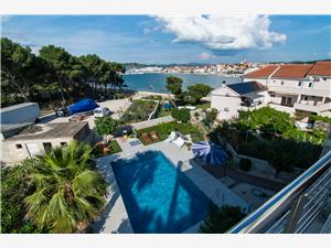 Appartement Villa Zlatna Betina, Kwadratuur 180,00 m2, Accommodatie met zwembad, Lucht afstand tot de zee 30 m