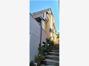 Apartman Srednjodalmatinski otoci,Rezerviraj  Holiday Od 100 €