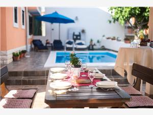 Smještaj s bazenom Rivijera Šibenik,Rezerviraj  pool Od 85 €